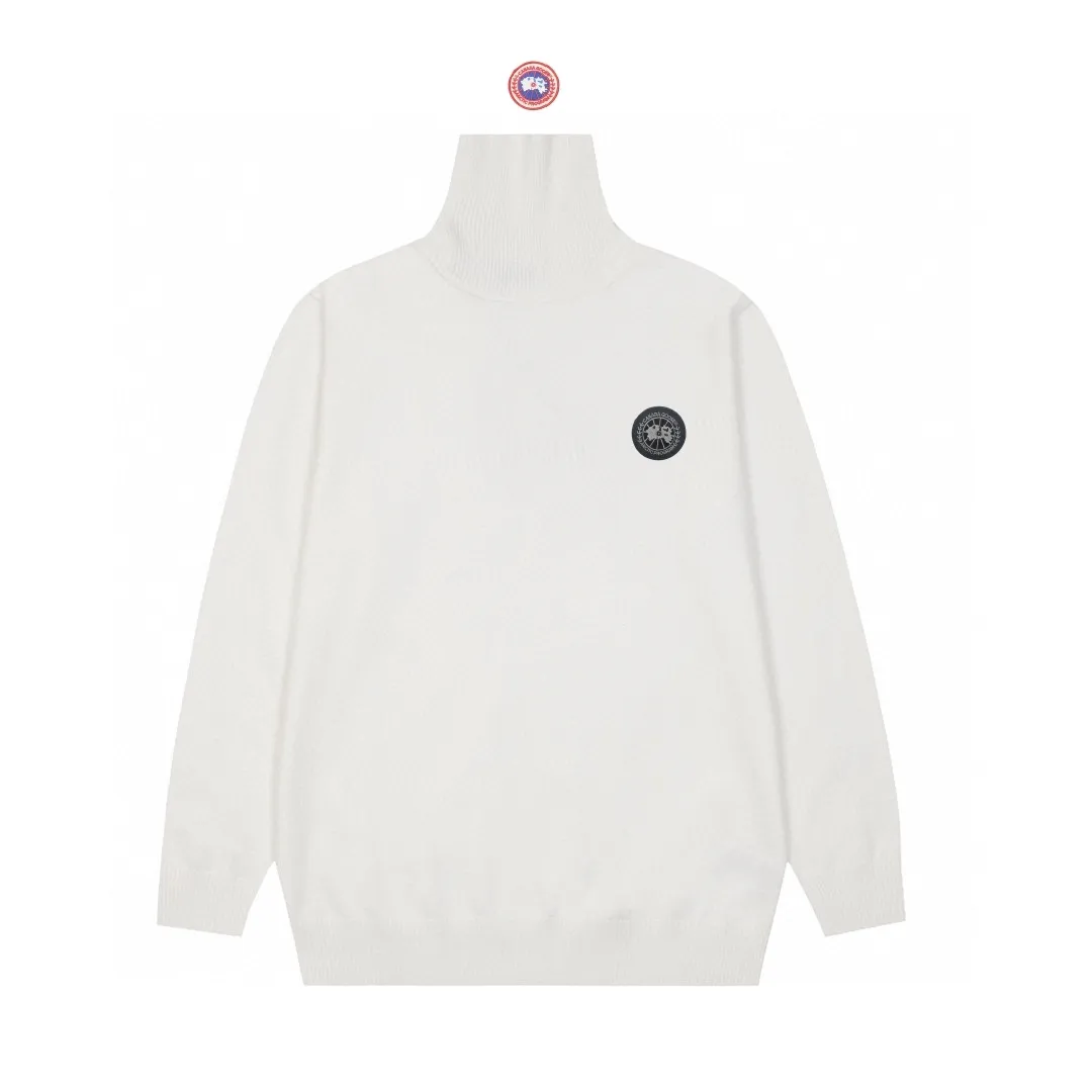 Canada Goose Classic exclusive logo autumn and winter New Arrival logo turtleneck sweater, market exclusive autumn and winter turtleneck sweater. Classic Black White color, soft, delicate and comfortable to the touch, and the texture is excellent, soft to the skin, comfortable and not irritating. This sweater is extremely comfortable whether worn alone or layered under it. Minimalism highlights the temperament, exquisite details, and the upper body effect is very good. There is no age limit, and it is the best product on the Internet! Color: White, Black Size: M-3XL